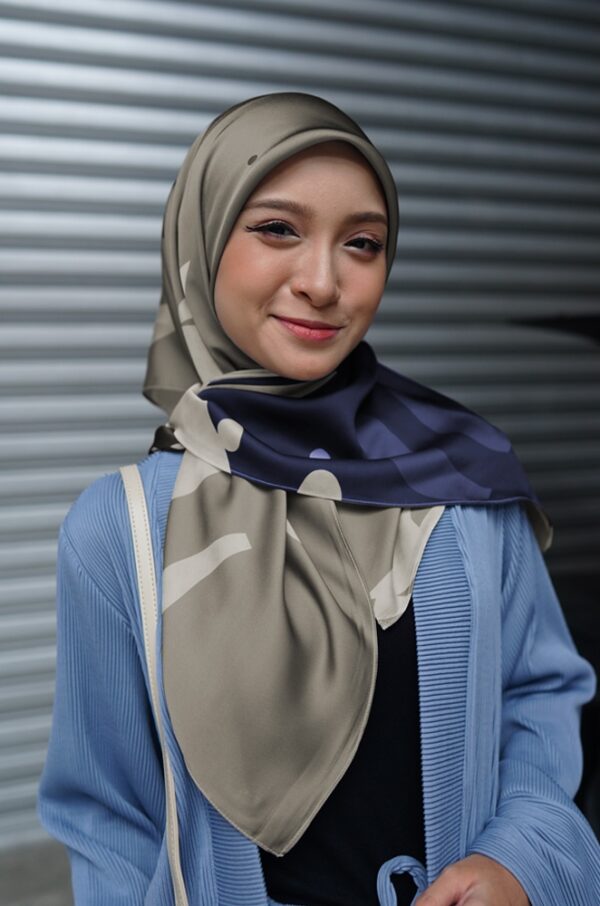 GHANIA PRINTED SQUARE (GREY)