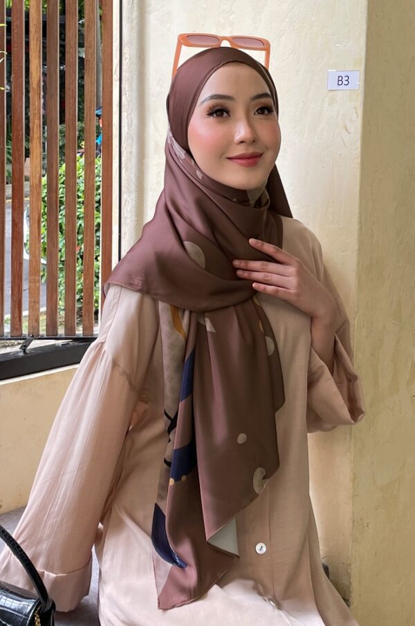 4 GHANIA PRINTED SHAWL (BROWN)