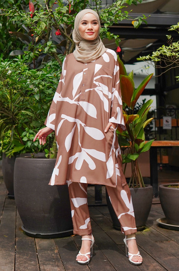 [PRE-ORDER] ARIANA CYRUS PRINTED SET (BROWN)