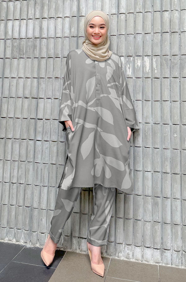 [PRE-ORDER] ARIANA CYRUS PRINTED SET (GREY)