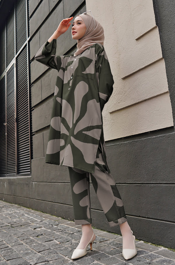[PRE-ORDER] ARIANA LOVATO PRINTED SET (ARMY GREEN)