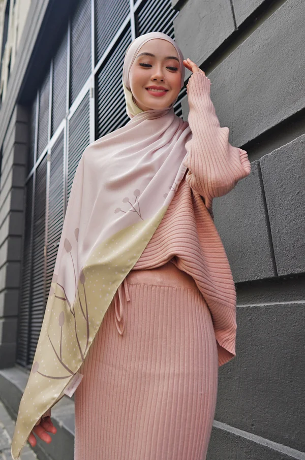 FLEUR PRINTED SHAWL ROSE GOLD Maroon Red