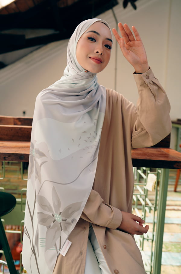 HANEEN PRINTED SHAWL (REPOSE GREY)