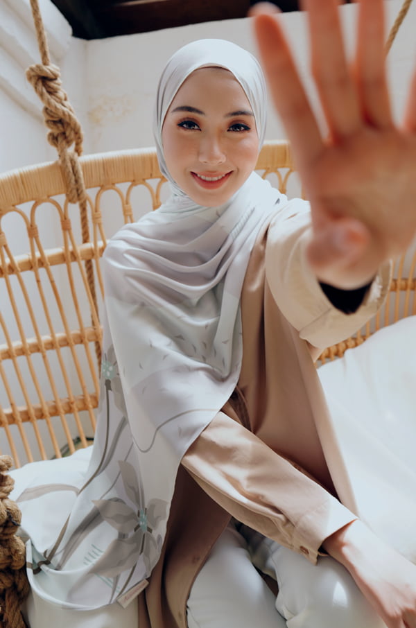 HANEEN PRINTED SHAWL (REPOSE GREY)