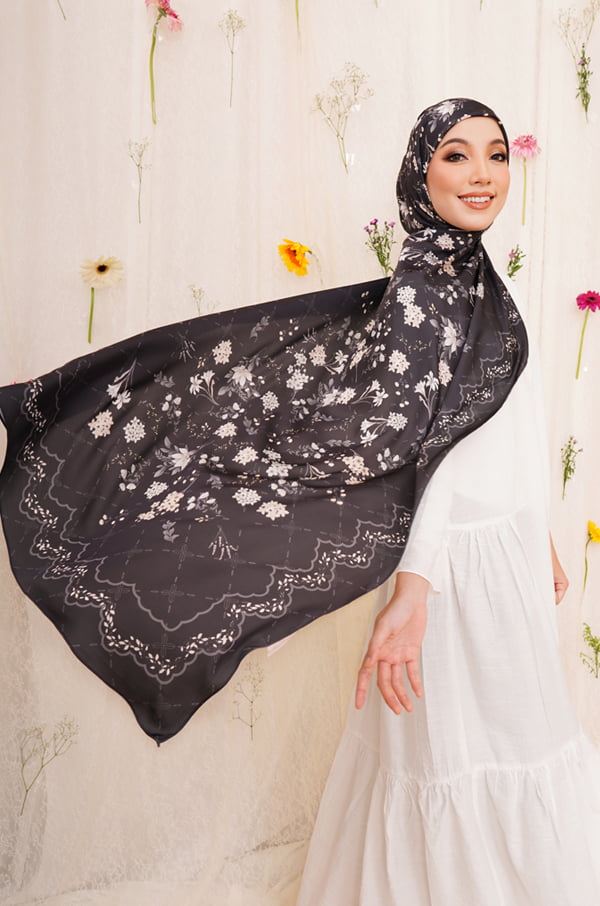 AILEE PRINTED SHAWL (BLACK SWAN)