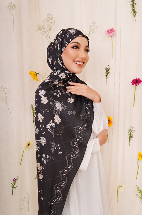 AILEE PRINTED SHAWL (BLACK SWAN)