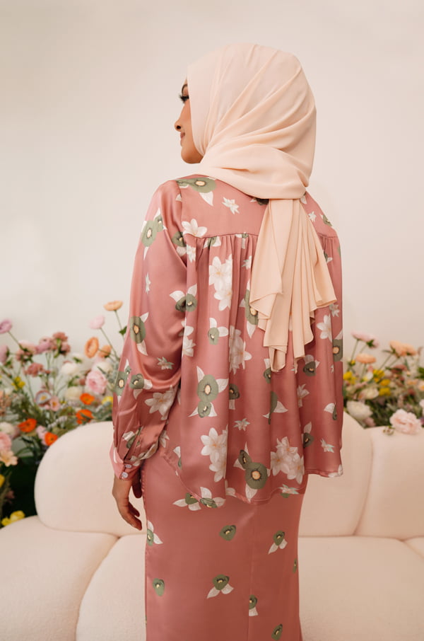 ROSEANNE FLORAL KURUNG (CORAL BROWN)