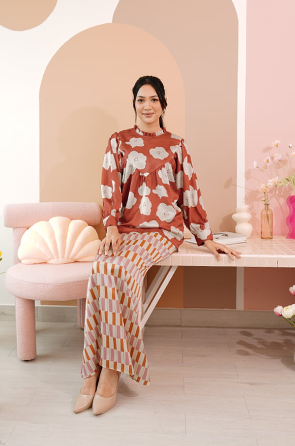 KIEARA : NARI PRINTED KURUNG MOM (TERRACOTTA)