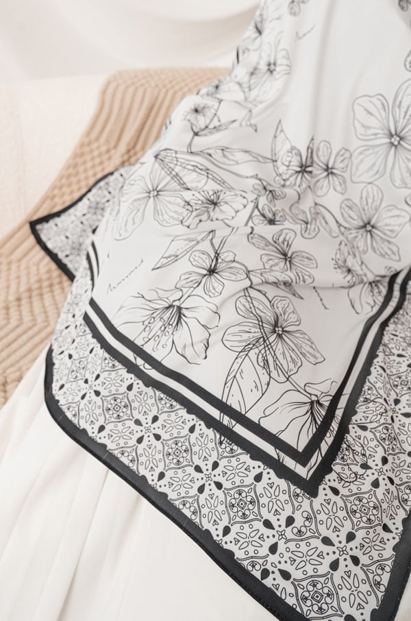 NEELA FLOWER PRINTED SHAWL (BLACK)