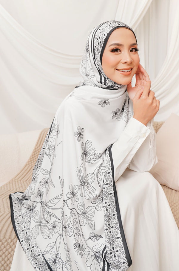 NEELA FLOWER PRINTED SHAWL (BLACK)