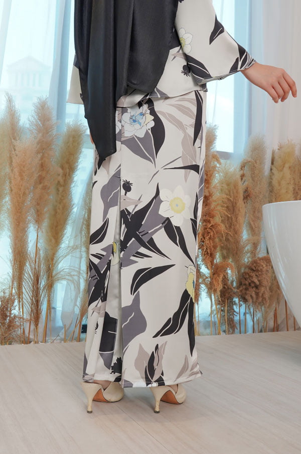 SARA KURUNG MODERN (MIDNIGHT BLACK)
