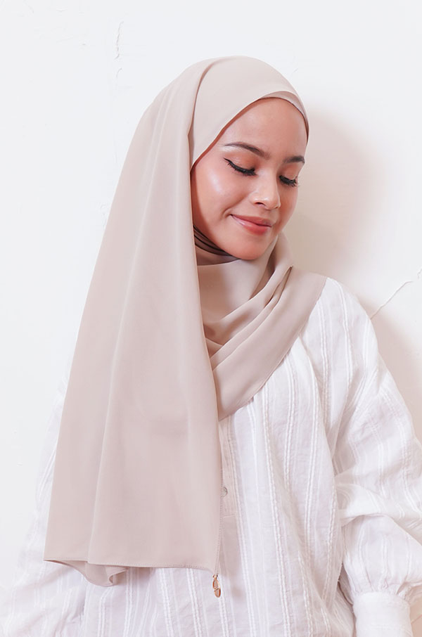 LIANA BASIC PLAIN SHAWL [LIGHT TAN]