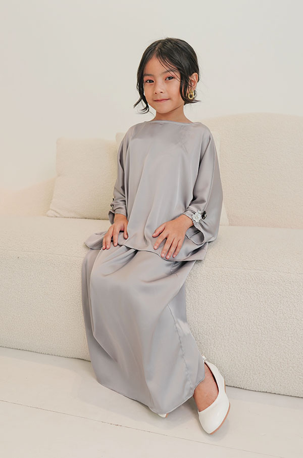 4821 LITTE NATALIE KIDS SET (SILVER GREY)