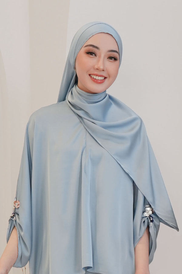 LARNEY PLAIN SHAWL (DELICATE BLUE)