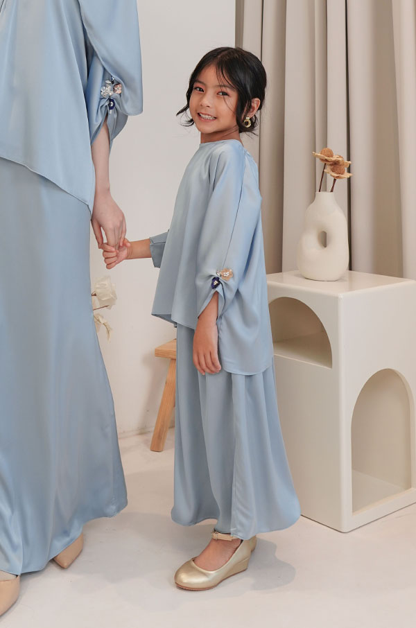 6166 LITTE NATALIE KIDS SET (DELICATE BLUE)