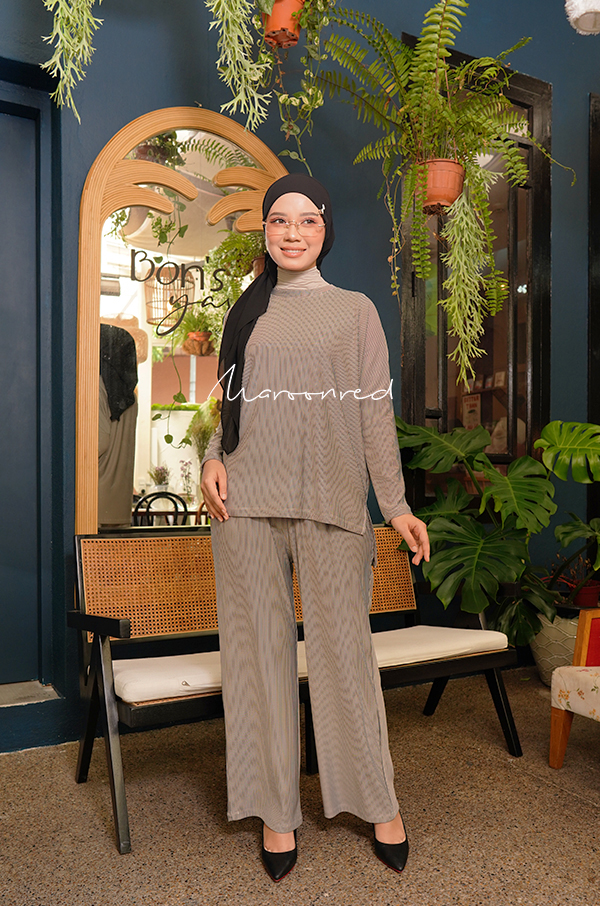 ALYNA PLEATED PANTS - CREAMY BLACK
